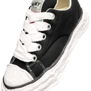 Blowing textile sneakers