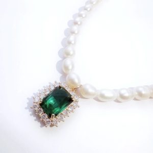 Choker Pearl Necklace with Emerald Green Crystal Pendant