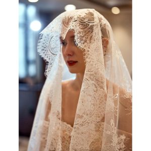 One-tier Vintage Inspired Wedding Veil Elbow Veils with Embroidery 55.12 in (140cm) Lace 2025 - $19.99