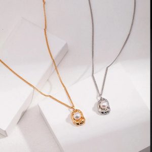 Pearl Pendant Necklace Features a Lava Design