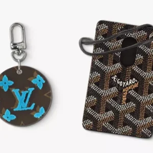 Accessories made to charm Shop pieces with Authenticity Guarantee.
