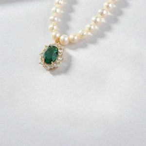 Seeds Pearl Choker Necklace with Crystal Pendant