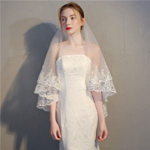 Two-tier Classic Style / Lace Applique Edge Wedding Veil Fingertip Veils with Appliques / Paillette 33.46 in (85cm) Lace / Tulle / Drop Veil dress to